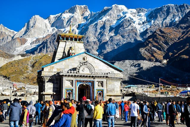 Kedarnath Temple with snow-covered Himalayan mountains