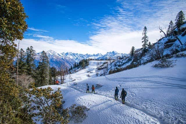 Manali mountains covered with snow