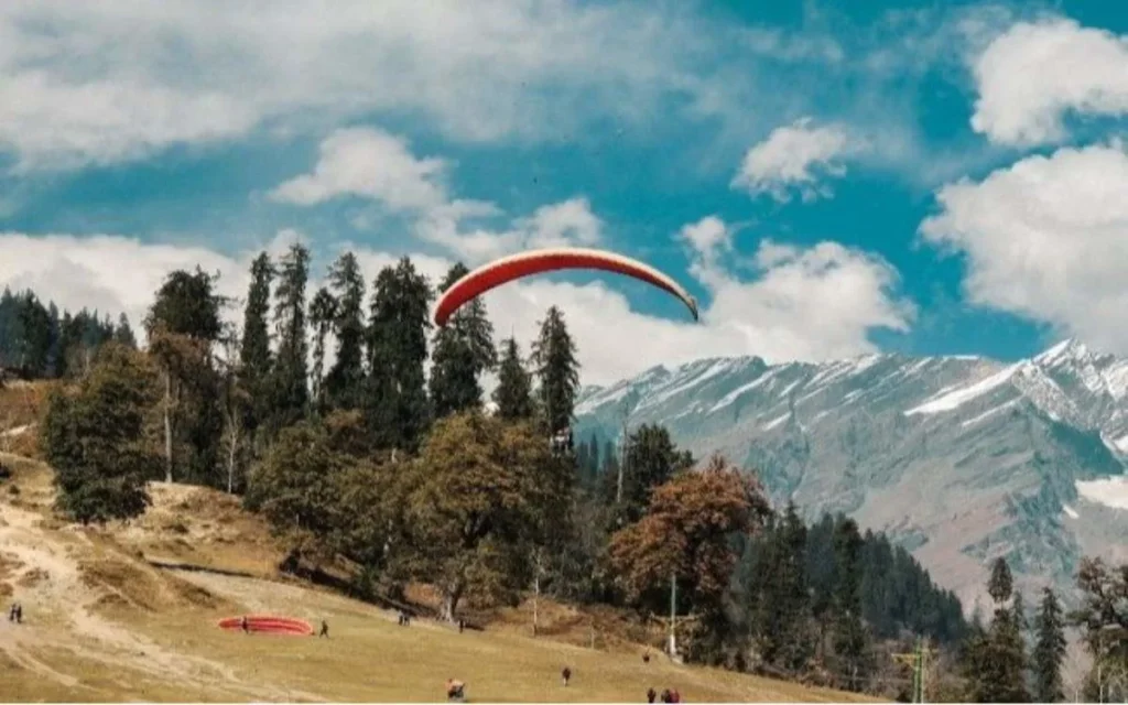Solang Valley in Manali with paragliding and snow-covered mountains