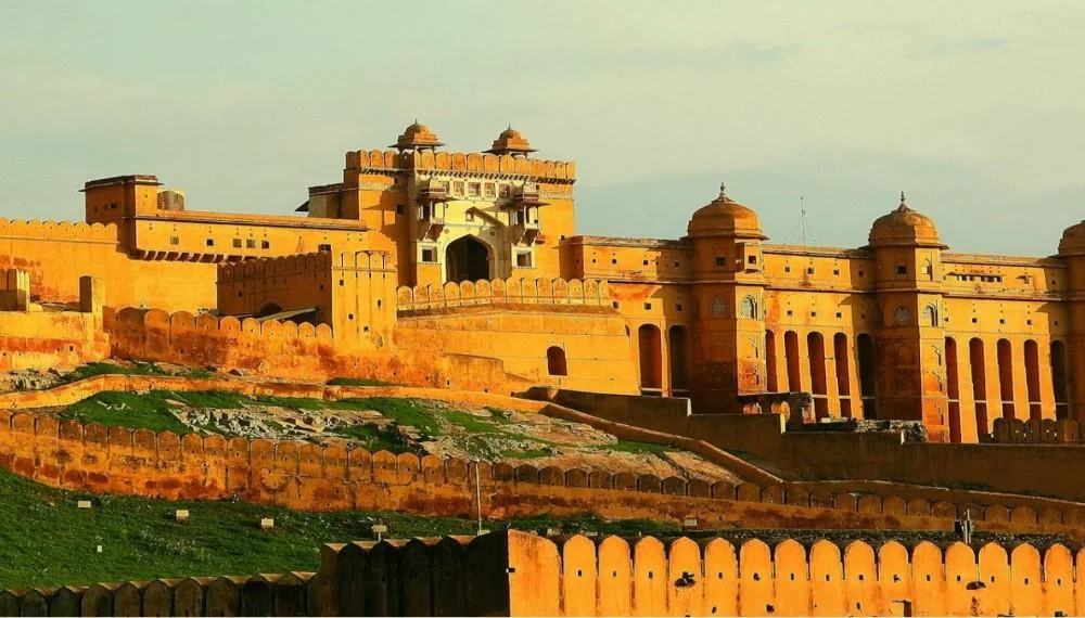 Best honeymoon places in India in December Amber Fort in Jaipur, Rajasthan