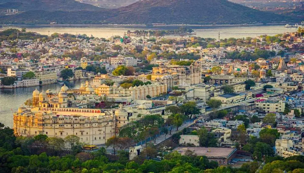 udaipur city view with City Palace and Lake Pichola – places to visit in udaipur in 1 day