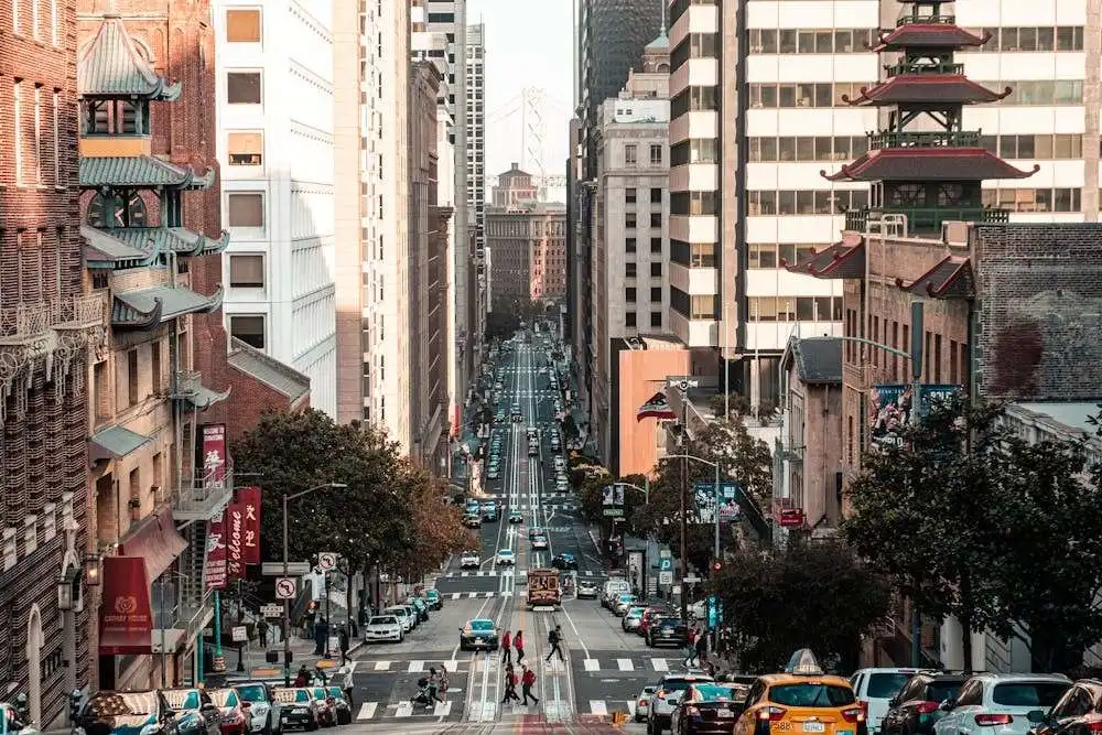 Busy street view in San Francisco California featured in Best Places to Visit in USA